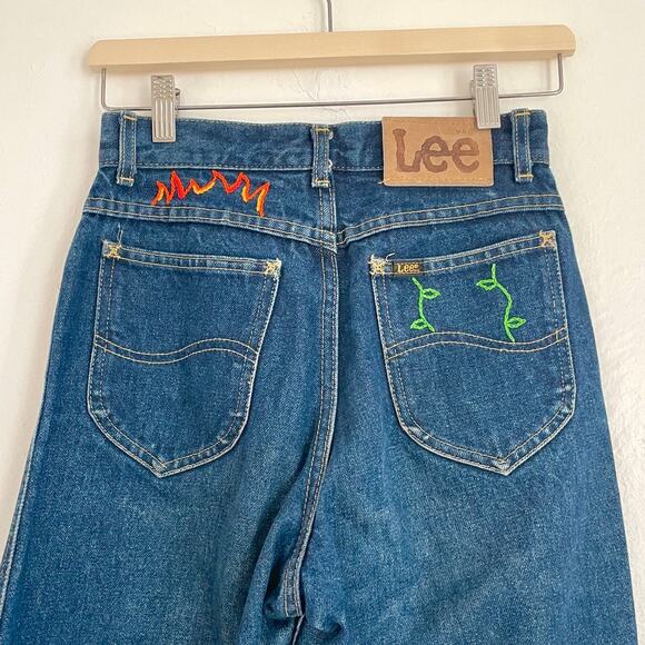 Lee – Vintage Custom Embroidered Straight Leg Jeans - Picture 5 of 8